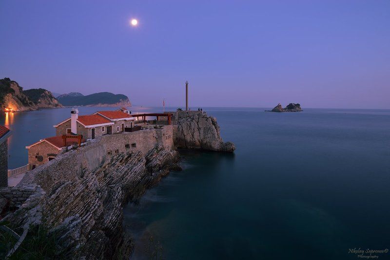 montenegro, petrovac, адриатика, балканы, будва, будванская ривьера, петровац, черногория Лунный жемчуг над Петровацем на вечерней зареphoto preview