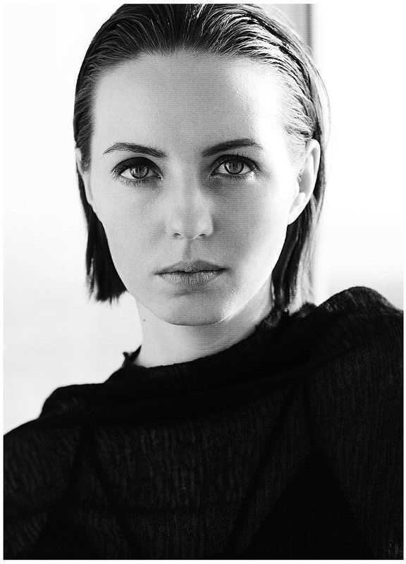 Монохромная барышняphoto preview