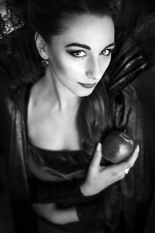 Beautiful, Beauty, Black and white, Bw, Evilqueen, Onceuponatime, Portrait, Queen, White, Woman Evil Queenphoto preview