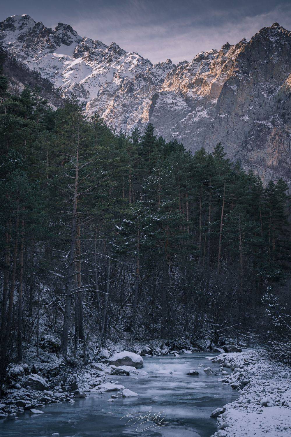 горы, снег, лед, река, замерзшая река, лес, деревья, утро, рассвет, рассвет в горах, сосны, хвойные деревья, осетия, кавказ, Sarmat Batagov