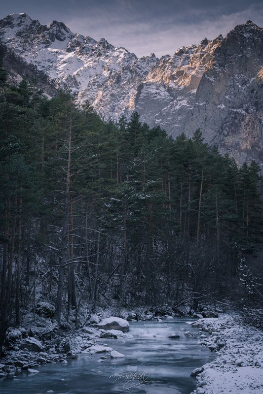 горы, снег, лед, река, замерзшая река, лес, деревья, утро, рассвет, рассвет в горах, сосны, хвойные деревья, осетия, кавказ Царство зимы.photo preview