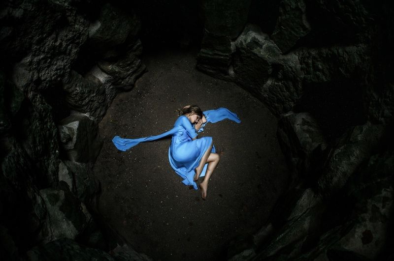 raindrop, garden, fall, sleep, blue, nature, stone, rocks, woman, model, beautiful Raindrop in the gardenphoto preview