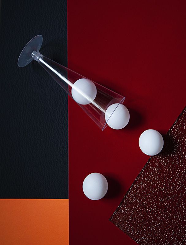 Белые шарики, похожие на мячики.photo preview