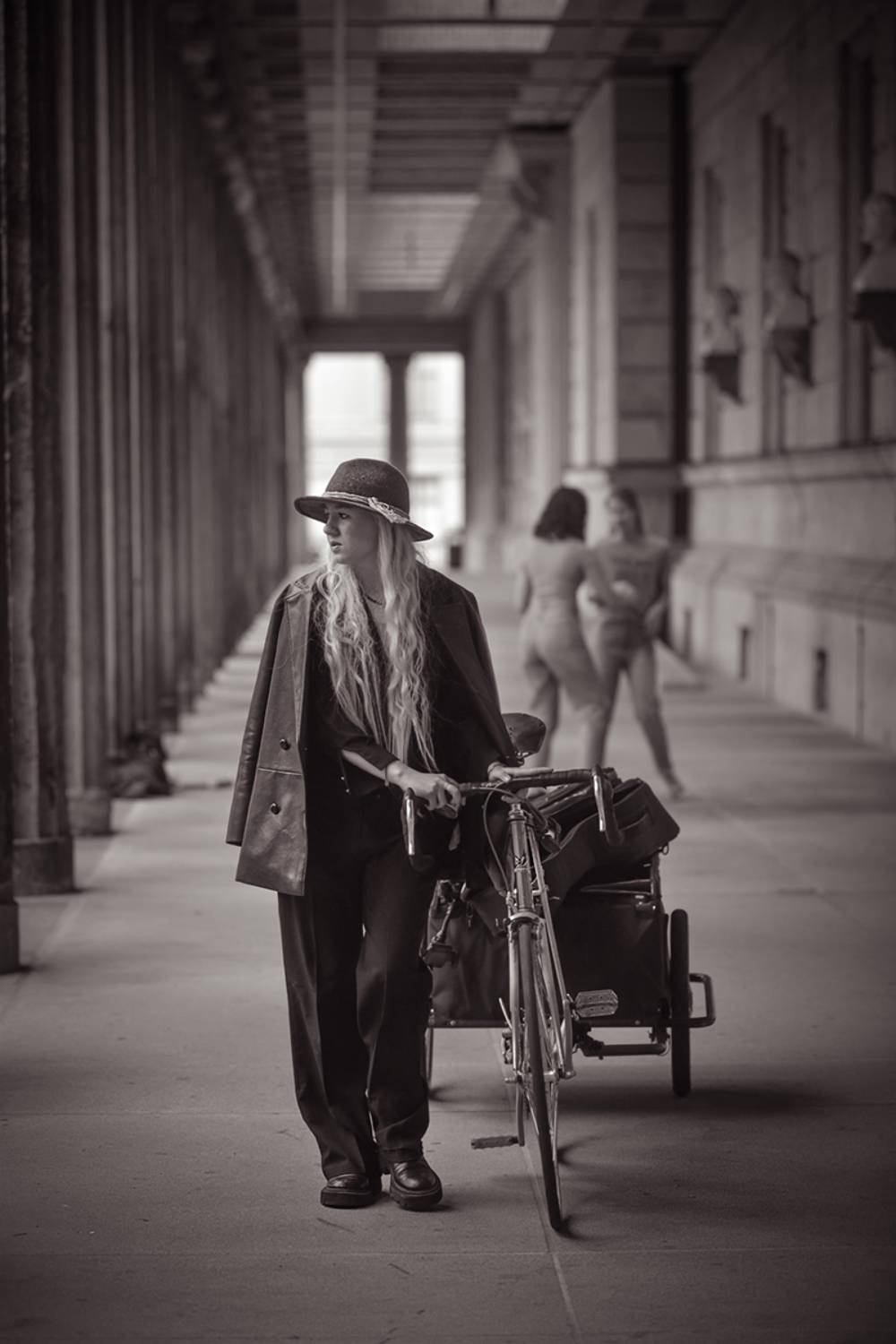 Stranger with a bike. Автор: Курта Аркадий , Курта Аркадий