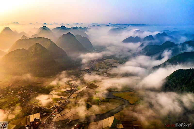 quanphoto, landscape, morning, sunrise, dawn, valley, rice, fields, mountains, river, clouds, rural, farmland, agriculture, vietnam Mountains Dawnphoto preview