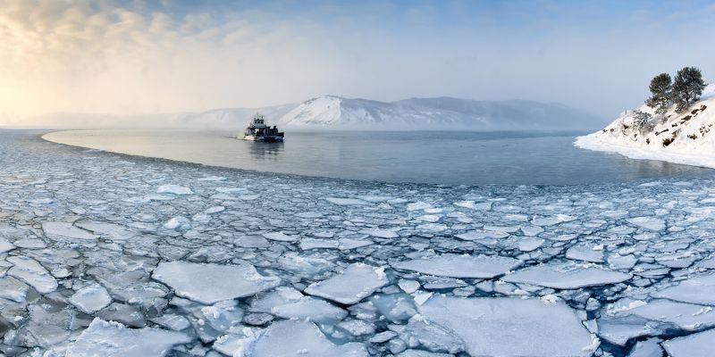 Паром на истоке Ангарыphoto preview