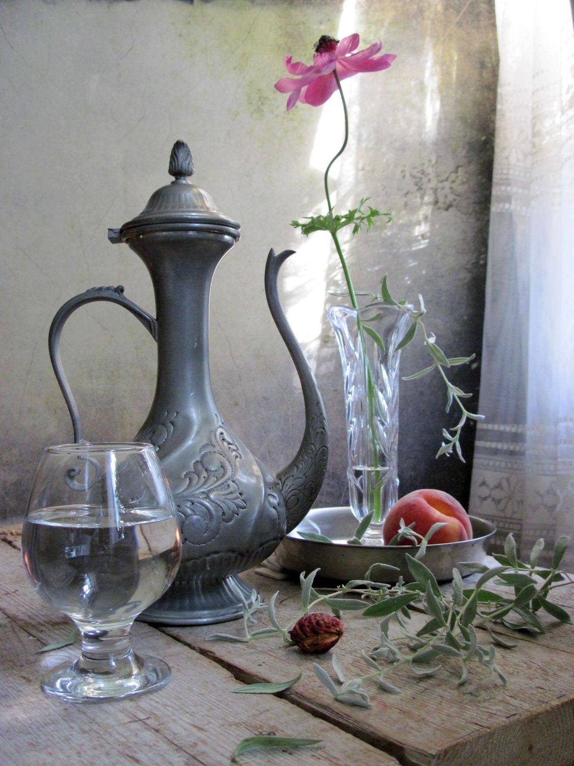 цветы, анемон, кувшин, латунь, ваза, бокал, поднос, персик, Наталия Тихомирова