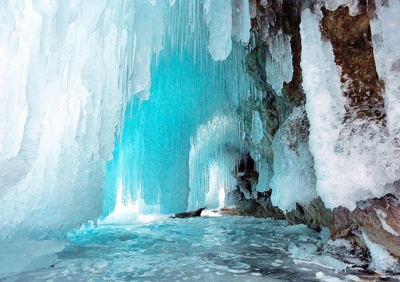 Ледяной грот на Байкалеphoto preview