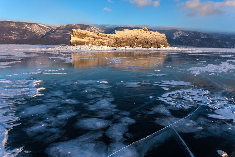 Остров Ижилхей на Байкалеphoto preview