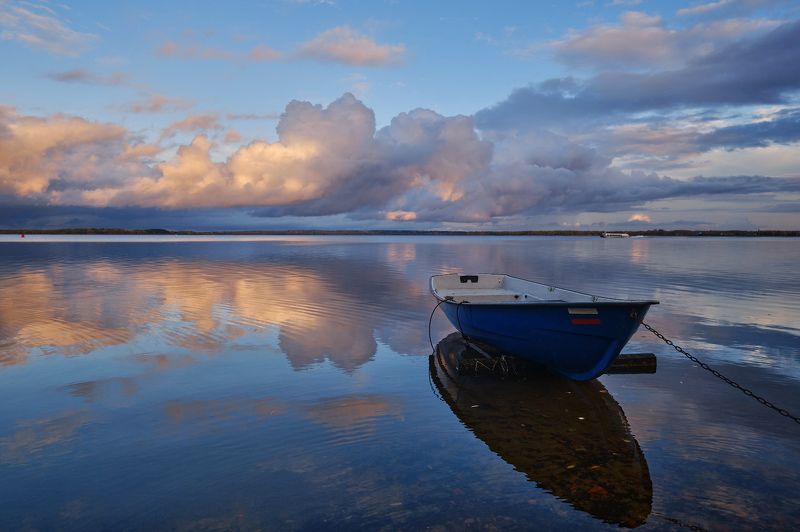 пейзаж,озеро,селигер,лодка,небо,облака,закат,вечер,осень,отражения Осенний вечер на Селигере фото превью