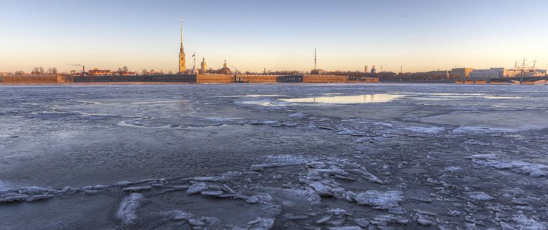 Весна в городе на Невеphoto preview