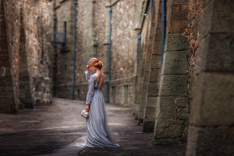 Дворец, Дворцовая, Девушка, Замок, Невеста, Платье, Портрет девушки, Стена принцесса была прекрасная ..photo preview