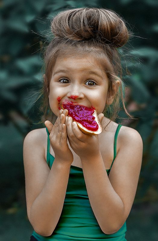 лето, девочка, эмоции, варенье, природа, еда, зеленый Варенье)photo preview