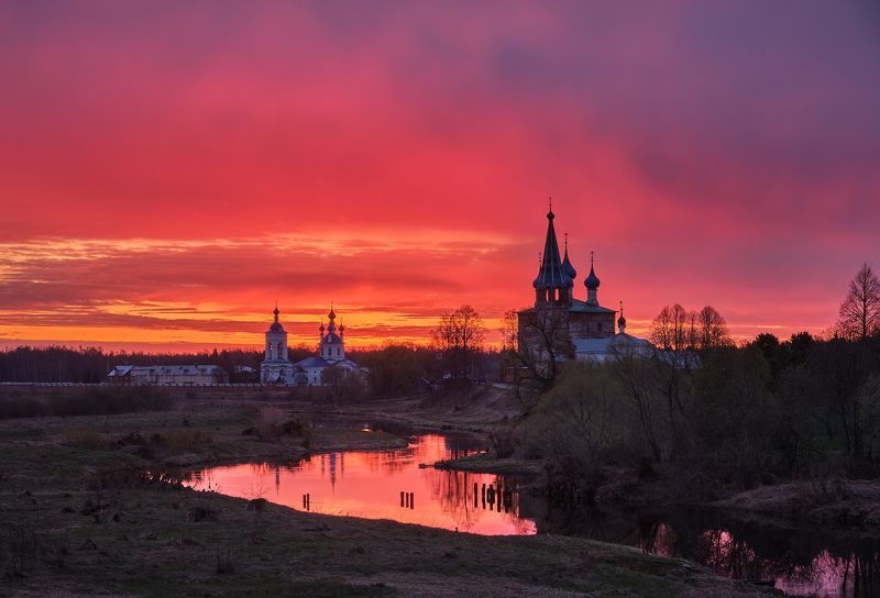 дунилово,теза,река,рассвет,утро,небо,краски,весна,архитектура,храмы,церкви Рассветное небо в Дунилово фото превью