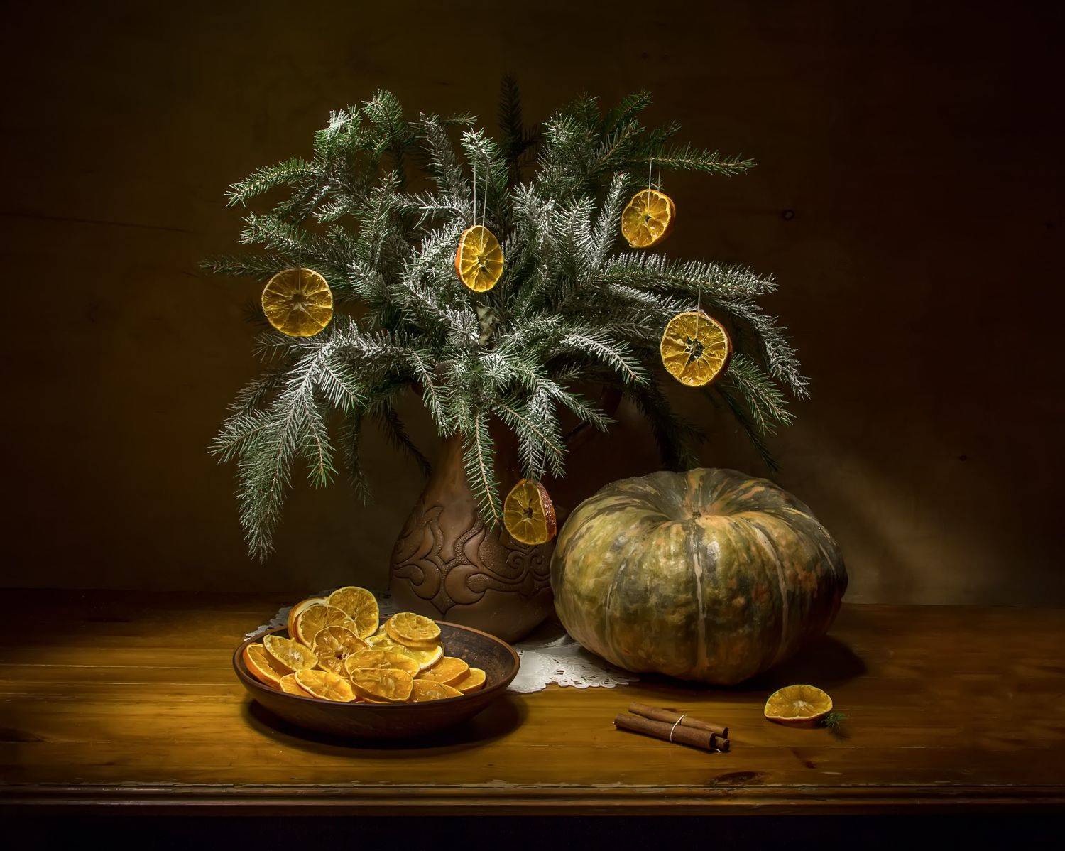 С наступающим Новым годом!. Автор: Феденкова Татьяна натюрморт, ель, тыква, мандарины, Феденкова Татьяна