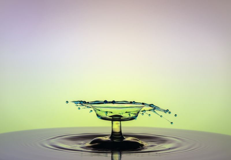 WATER,LIQUID,SPLASH PHOTOGRAPHY,ABSTRACT,TIME STOP,SPEED LIGTH,YOUSEF SAYADI,BLUE,YELLOW,MAGENTA,LIQUID ART,ABSTRACT ART,DROPS,MACRO,REFLECTIVE,HIGH SPEED PHOTOGRAPHY Dancing Dropsphoto preview