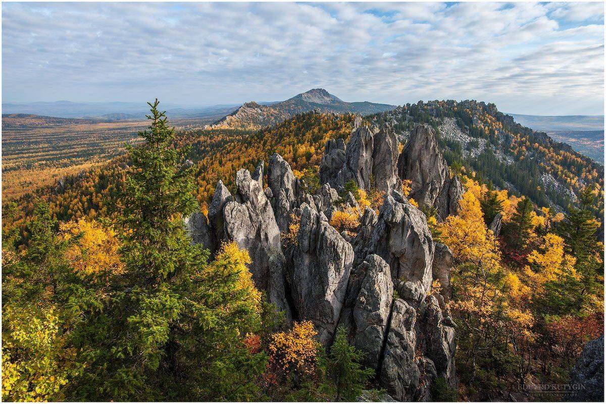 Россыпи самоцветов. Автор: Кутыгин Эдуард Autumn, Taganay, Ural, Береза, Голубые дали, Двуглавая, Золотая осень, Лиственница, Облака, Осень, Откликной хребет, Простор, Скалы, Таганай, Урал, Утро, Южный урал, Кутыгин Эдуард
