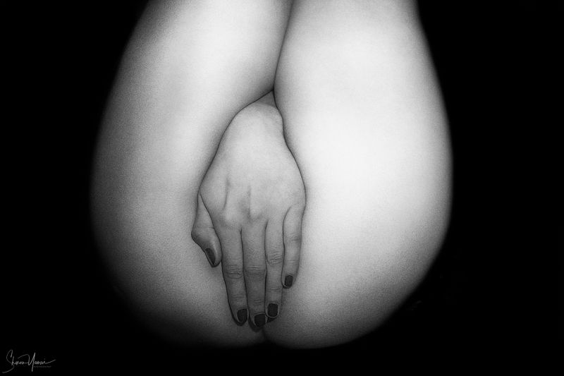 woman, naked, nude, black and white, intimate Tha handphoto preview