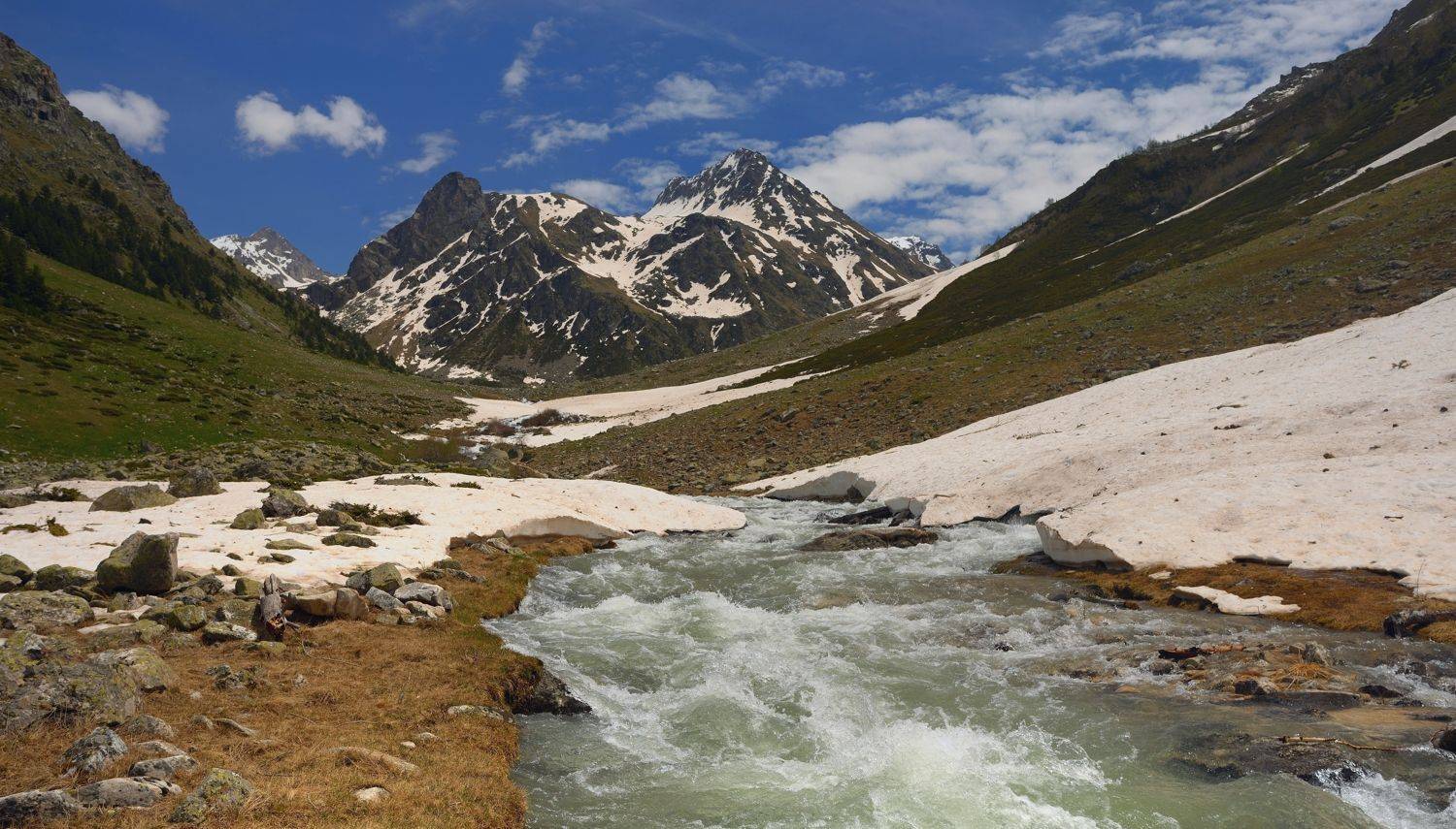 Весна на Джалпаколе. Автор: Александр Жарников горы весна река, Александр Жарников