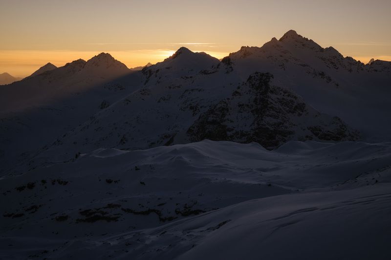 landscape, mountains, nature, gorge, elbrus, sunset, snow, caucasus, winter, frozen, sun, rocks, range, Закат над кавказским хребтом.photo preview