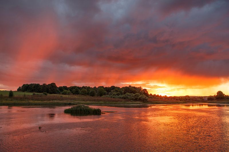 дождь пруд закат Закатphoto preview