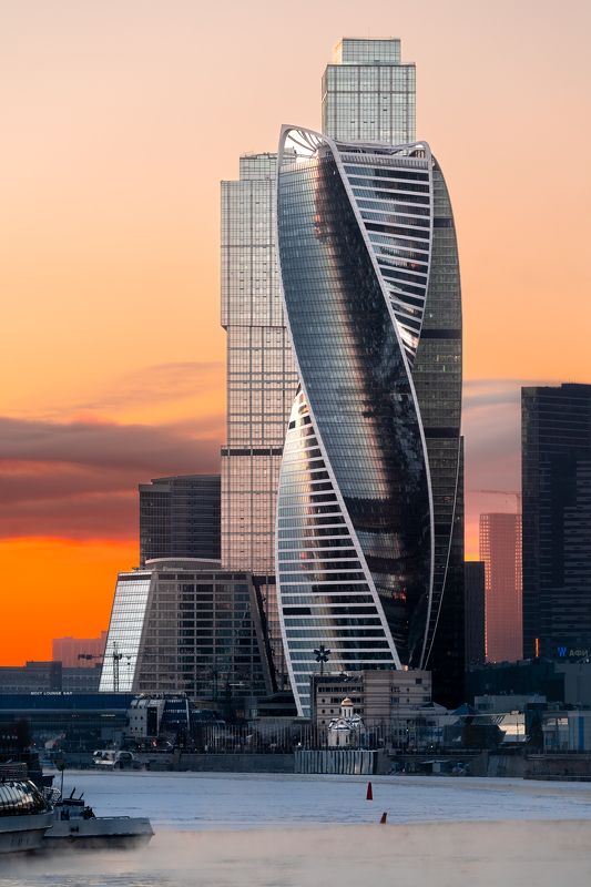москва, сити, закат, город, набережная, мороз, вид на сити, дымка, солнце, красный, оранжевый, центр, эволюция, башня, москва-сити Морозный закатphoto preview
