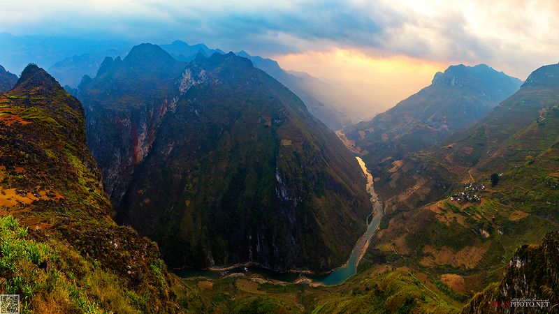 quanphoto, landscape, morning, sunrise, dawn, valley, mountains, river, canyon, panorama, hagiang, vietnam Mountain Landscape Panoramaphoto preview