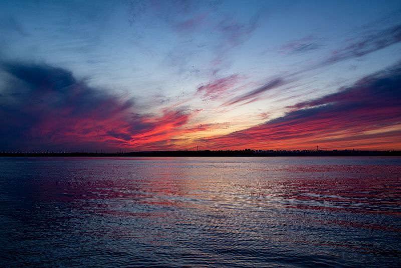 Алый закат уходящего летаphoto preview