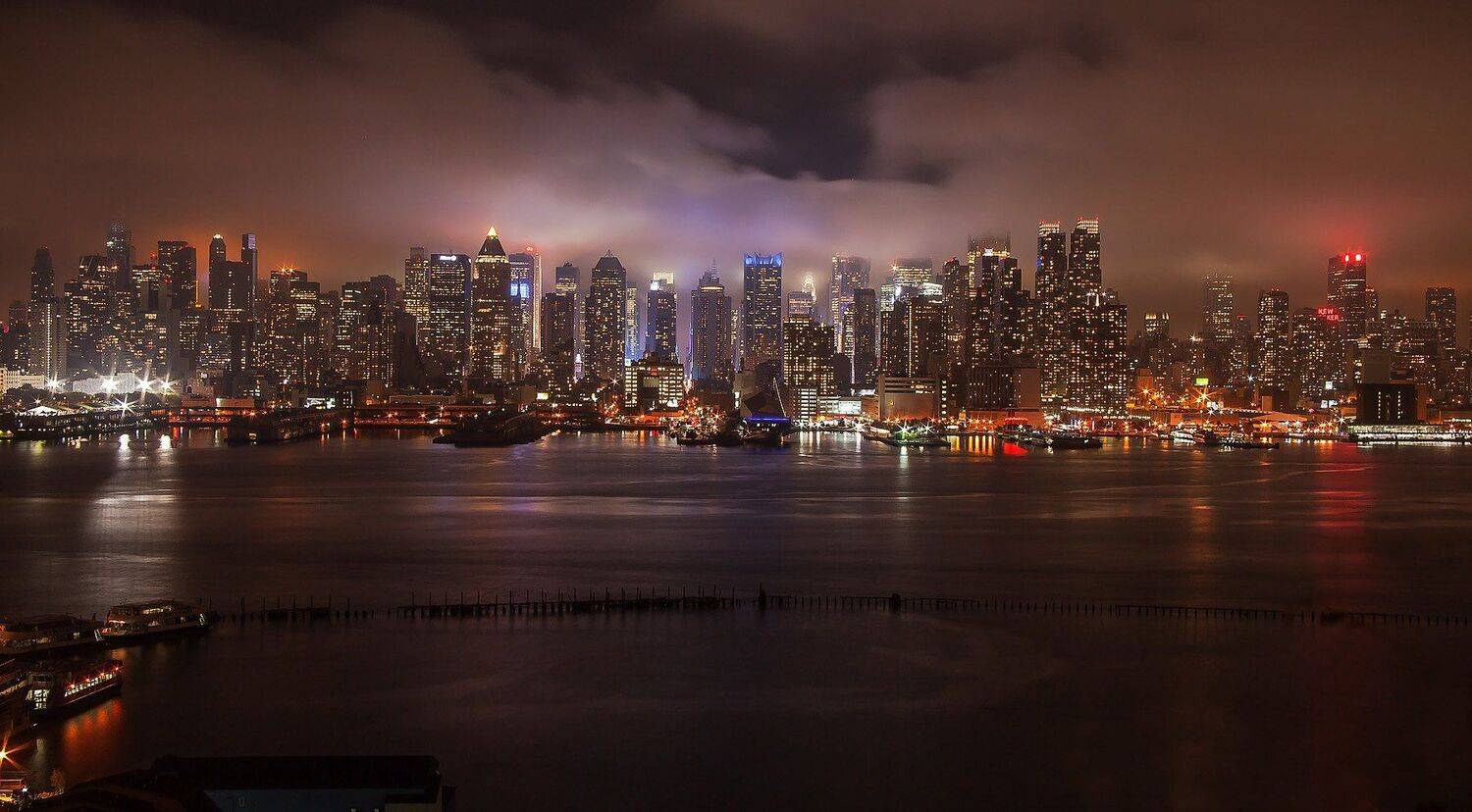 На город опускается туман.... Автор: Антонина город,вечер,огни,нью йорк,манхеттен,, Антонина