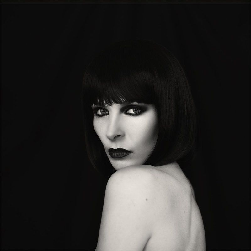 Lady in blackphoto preview