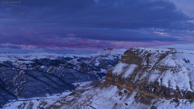 полнолуние, кавказ, северный кавказ, карачаево-черкессия, бермамыт, горы, горный пейзаж, рассвет Заход полной луны в рассвет над Хасаутским ущельемphoto preview