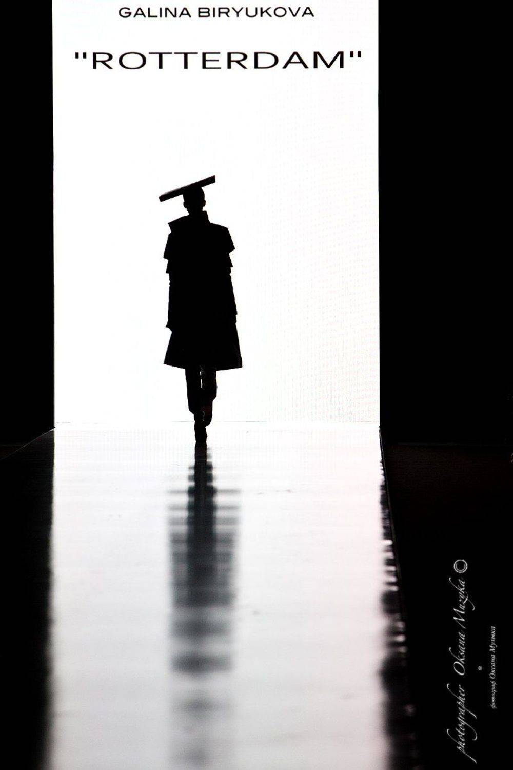 Rotterdam. Автор: Оксана Музыка мода, силуэт, подиум, свет, тень, геометрия, , Оксана Музыка