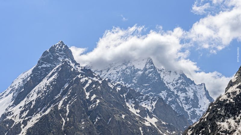 Вершина, гора, сказа, снег, Домбай-Ульген, Кавказ, Россия, домбай, достопримечательность, альпинизм, снежный, облако, покорение, высота, пейзаж, тур, туризм, поездка, путешествие Вершина горы Домбай-Ульген. Кавказ. Россия. фото превью