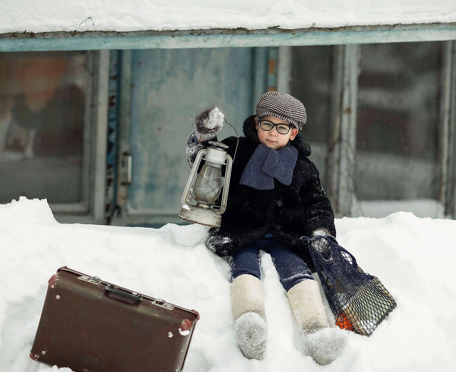 мальчик, авоська, фонарь, чемодан, ретро,зима, сюжет, boy, child, childhood, story, retro, winter, nature, Стукалова Юлия