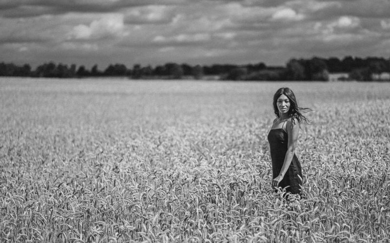 пшеница черно-белое женщина Свободаphoto preview