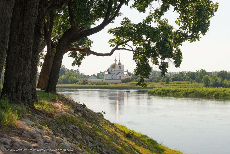 Остров, Ostrov, Спасо-Казанский, монастырь, река, Великая, лето, солнечно, набережная, берег Остров. Летоphoto preview