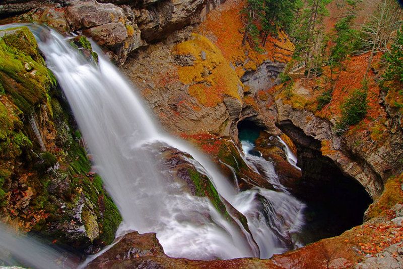 cascadas agua rio seda musgo otoño belleza parque nacional ordesa y monte perdido \
