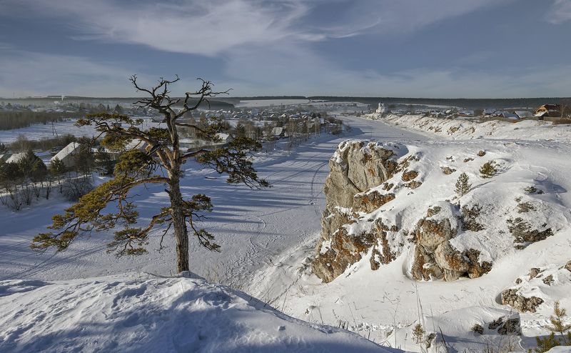 зима,снег,сосна,скала,деревня,церковь На Чусовойphoto preview