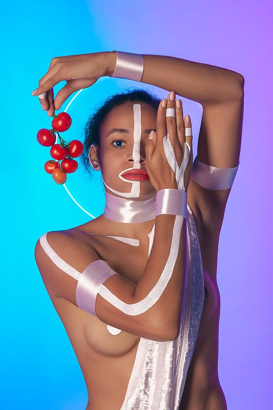 Madonna supervises the tomatoesphoto preview