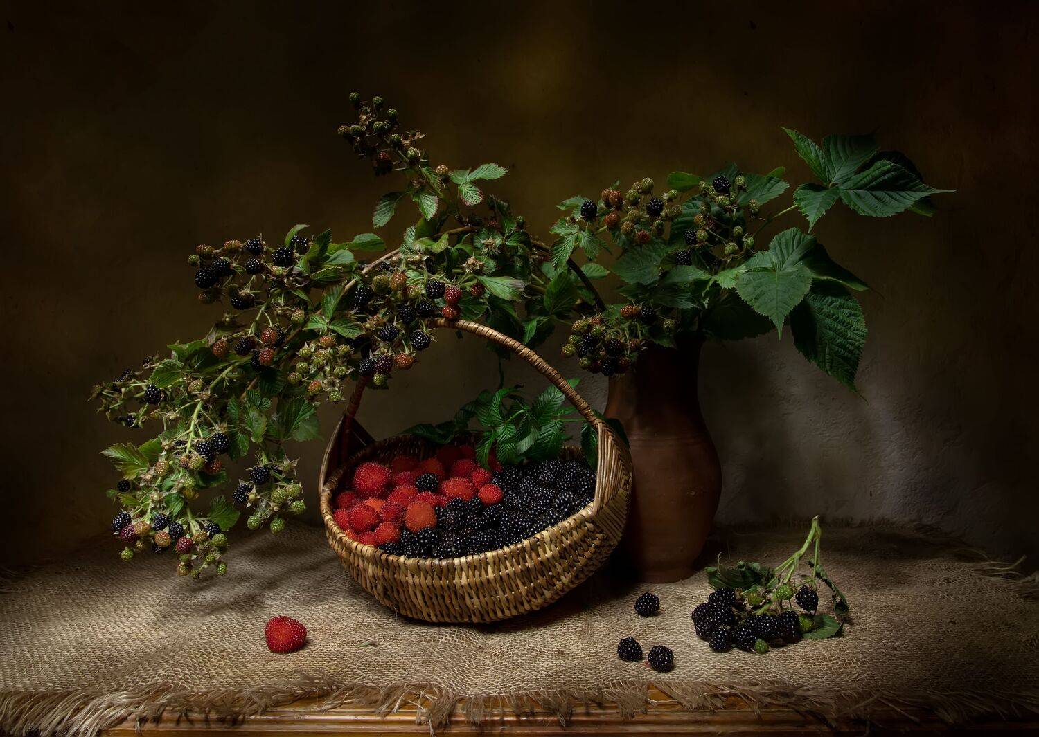 Ежевичка с княженичкой.... Автор: Феденкова Татьяна натюрморт, ежевика, княженика, Феденкова Татьяна