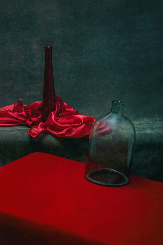 Натюрморт с краснымphoto preview