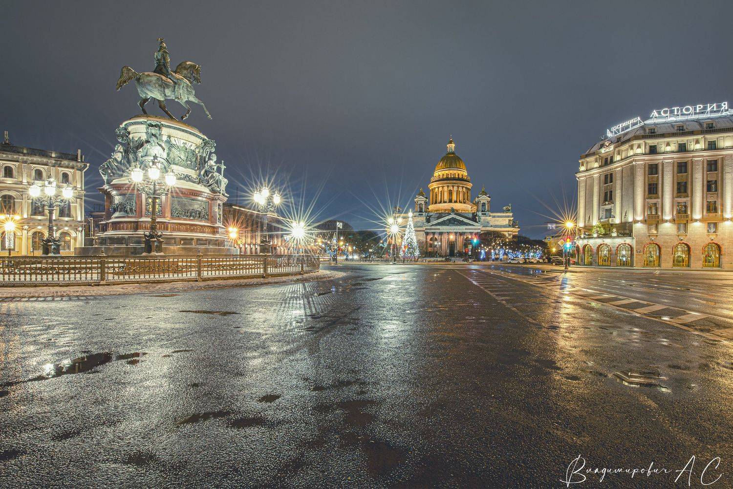 Исаакиевская площадь.. Автор: Алексей Смирнов исаакиевская площадь питер ночь огни фонари памятник николаю гостиница астория собор новогодняя ёлка, Алексей Смирнов