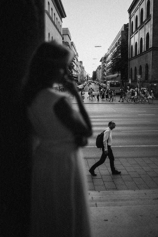 портрет, черно-белое, город Городская суетаphoto preview