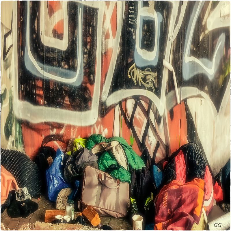 Стоянка бездомногоphoto preview