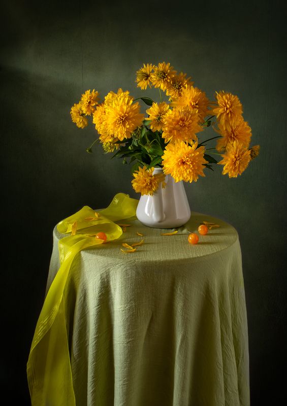 натюрморт, цветы, золотые шары Золотые шары с лентойphoto preview