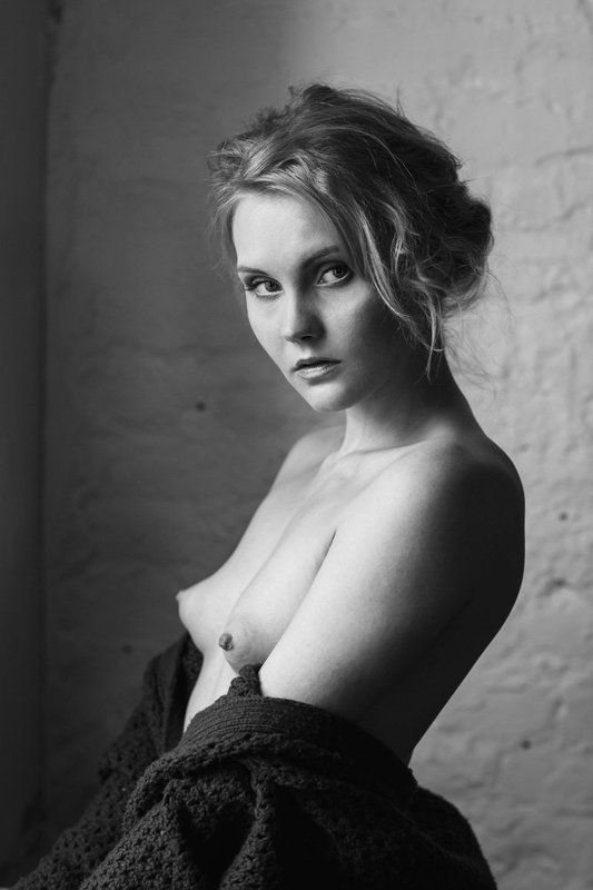 ню, свет от окна *****photo preview