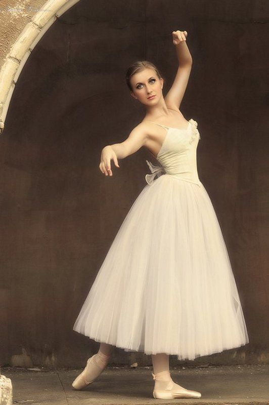 #Kuskovo #Park #Pointe shoes #ballerina #ballet #blue #dance #girl #model #pas #red #tutu #Кусково #балерина #балет #девушка #красный #модель #па #парк #пачка #пуанты #синий #танец Балетphoto preview