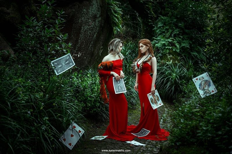 red, queen, model, two, women, couple, red, green, beauty, dress, together, beautiful, two beautiful women, red and green Red Queensphoto preview