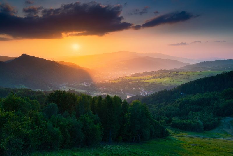 mountainscape, landscape, mountains, Pieniny, Poland, Polska, Szafranówka, Nikon, clouds, sun, sunset, sunlight, trees, forest, colors Changing of the Guardphoto preview