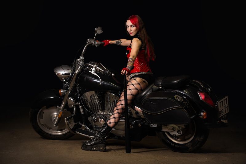 красное на чёрномphoto preview